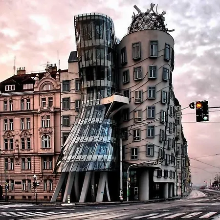Happy 11 Praag